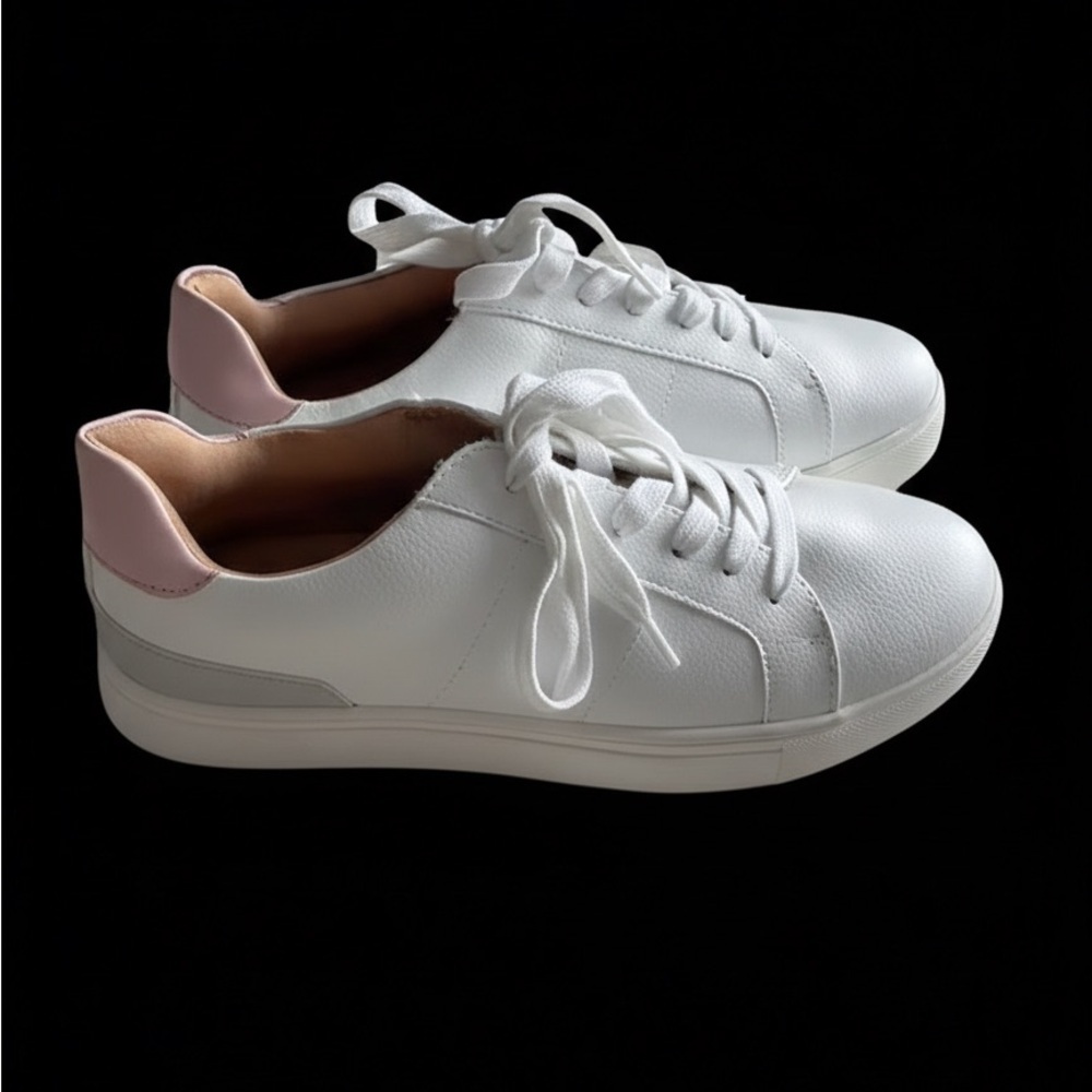 Dolce Vita Women's White and Pink Sneakers, size 8.5